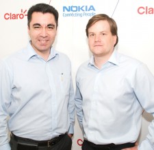 de izq a der: Vady Guerra, Director de Servicio de Valor Agregado de Claro y Anthony Yorston gerente de Servicios de Nokia Chile.)