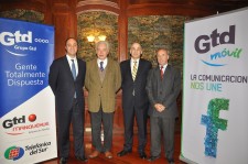  Alberto Bezanilla, gerente general Grupo Gtd; Fernando Soro, gerente general Telefónica del Sur; Luis Muñoz, gerente de negocios móviles de Gtd Móvil; Alberto Domínguez, gerente general Gtd Manquehue.